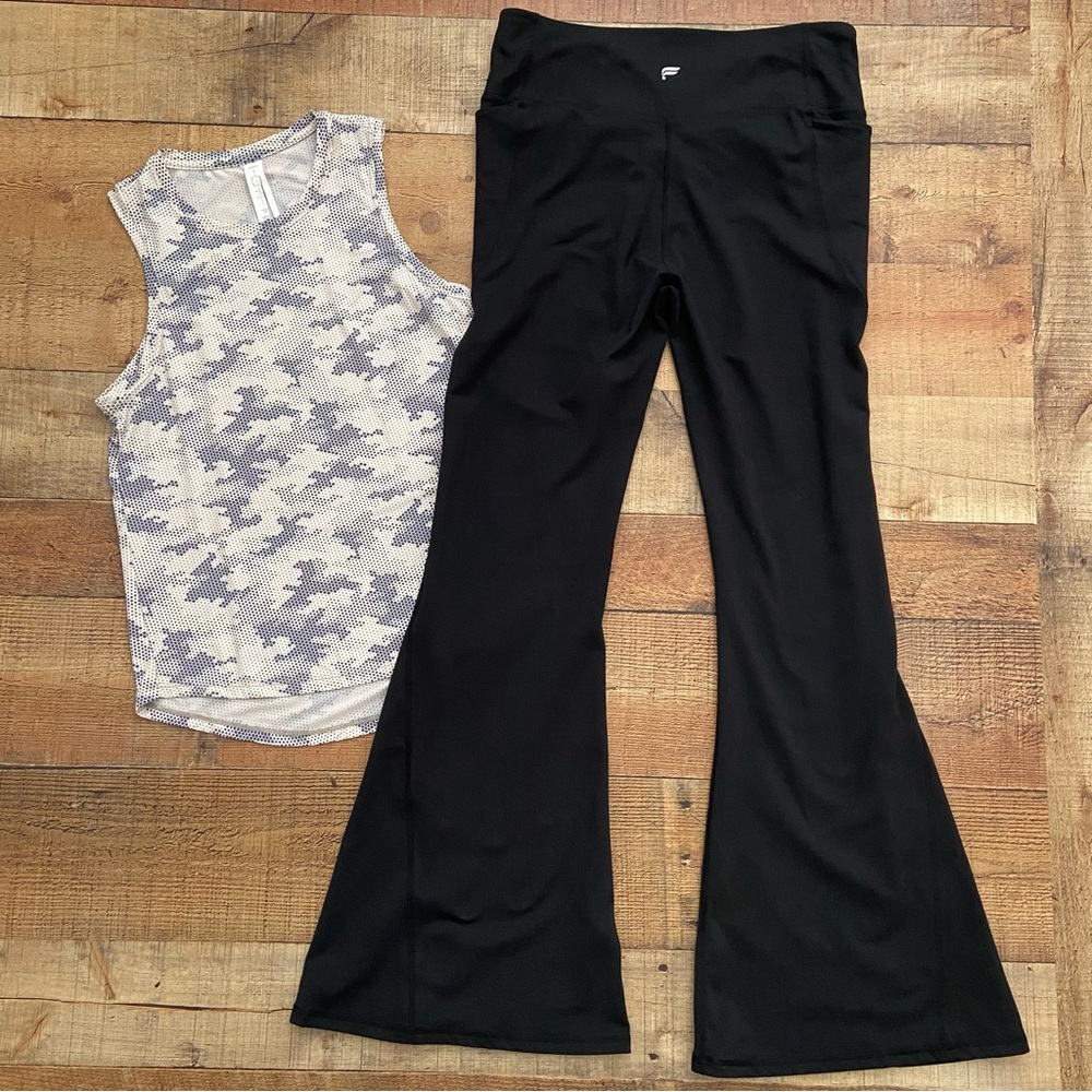 YOGA PANTS Fabletics PureLuxe Black Flared Excellent Condition - Picture 7 of 10